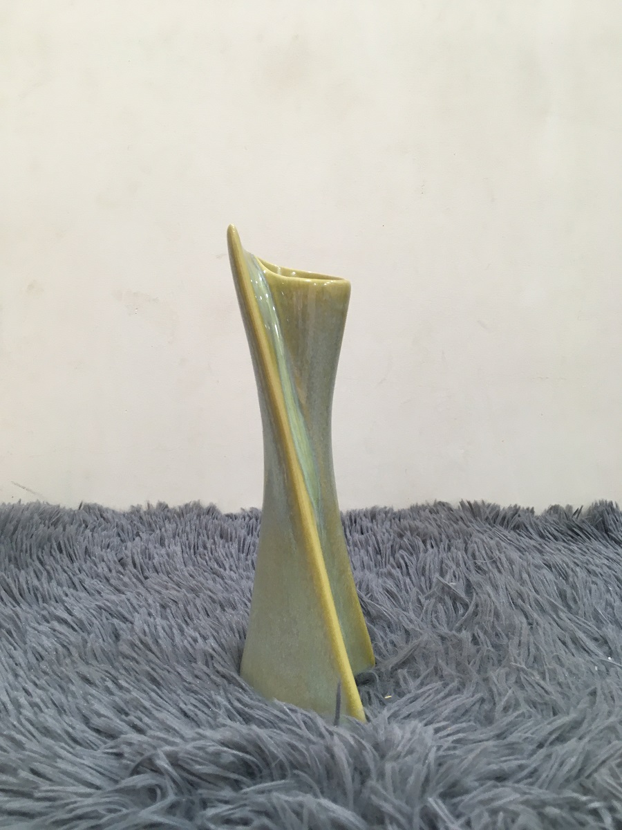 BÌNH HOA XOẮN GÓC 22 CM - GỐM SỨ CƯỜNG PHÁT