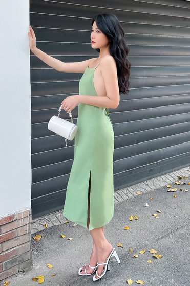 [NHẬP MÃ NOVFALAZSOCIAL02 GIẢM 40K ĐƠN 199K  ]  Đầm Maybi midi suông lụa 2 dây khoét lưng