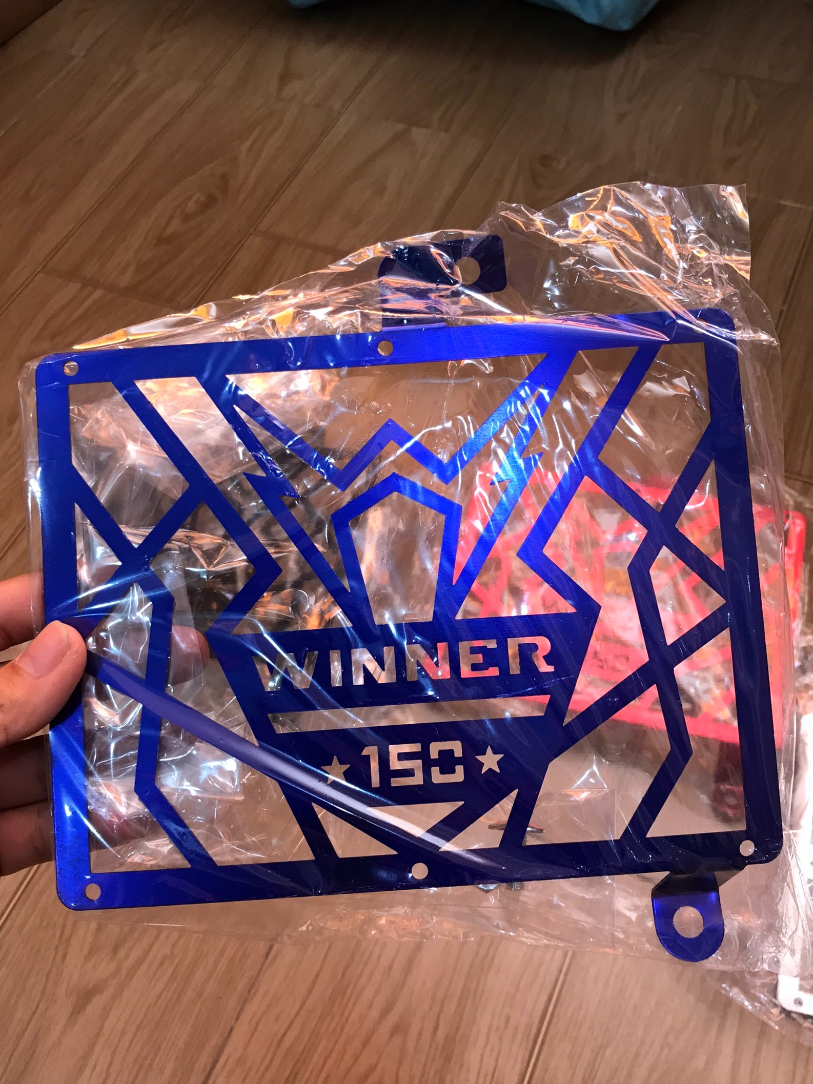 Che két nước gắn xe winner