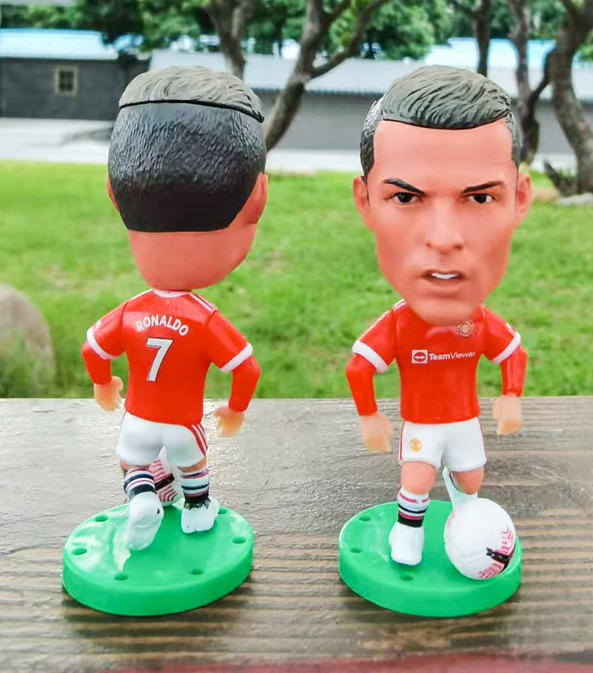 Tượng Ronaldo MU 2021/22 cử động các khớp