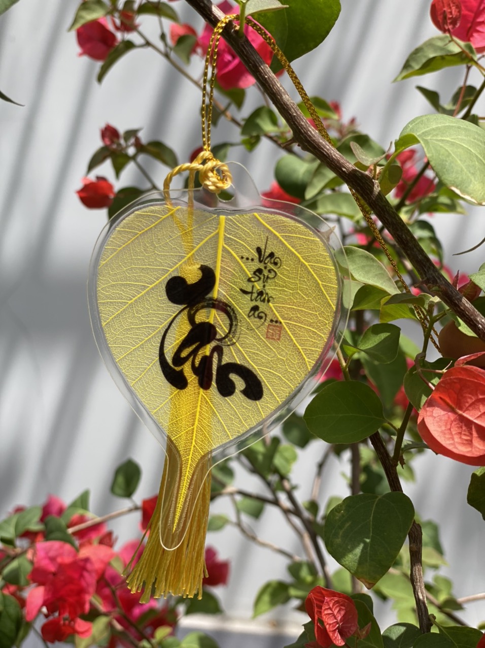 Lá bồ đề in chữ TÂM - VẠN SỰ TÂM AN