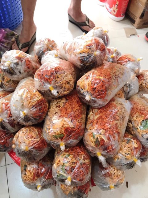 1 bịch bánh tráng trộn sa tế thập loại
