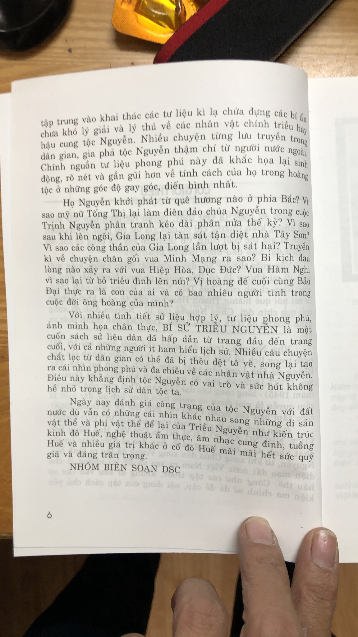 Sách Bí sử Triều Nguyễn