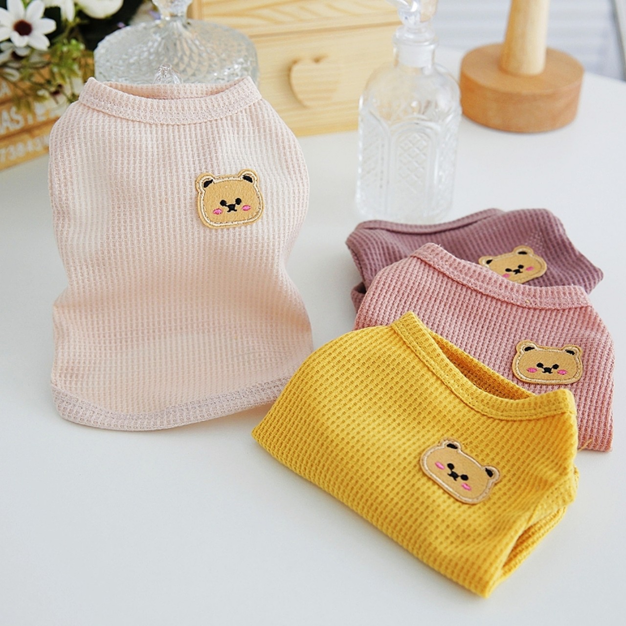 Áo chó mèo ba lỗ len thêu hình gấu