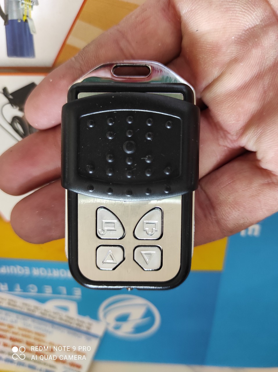 # Remote cửa cuốn 8 mã gạt 433 mhz