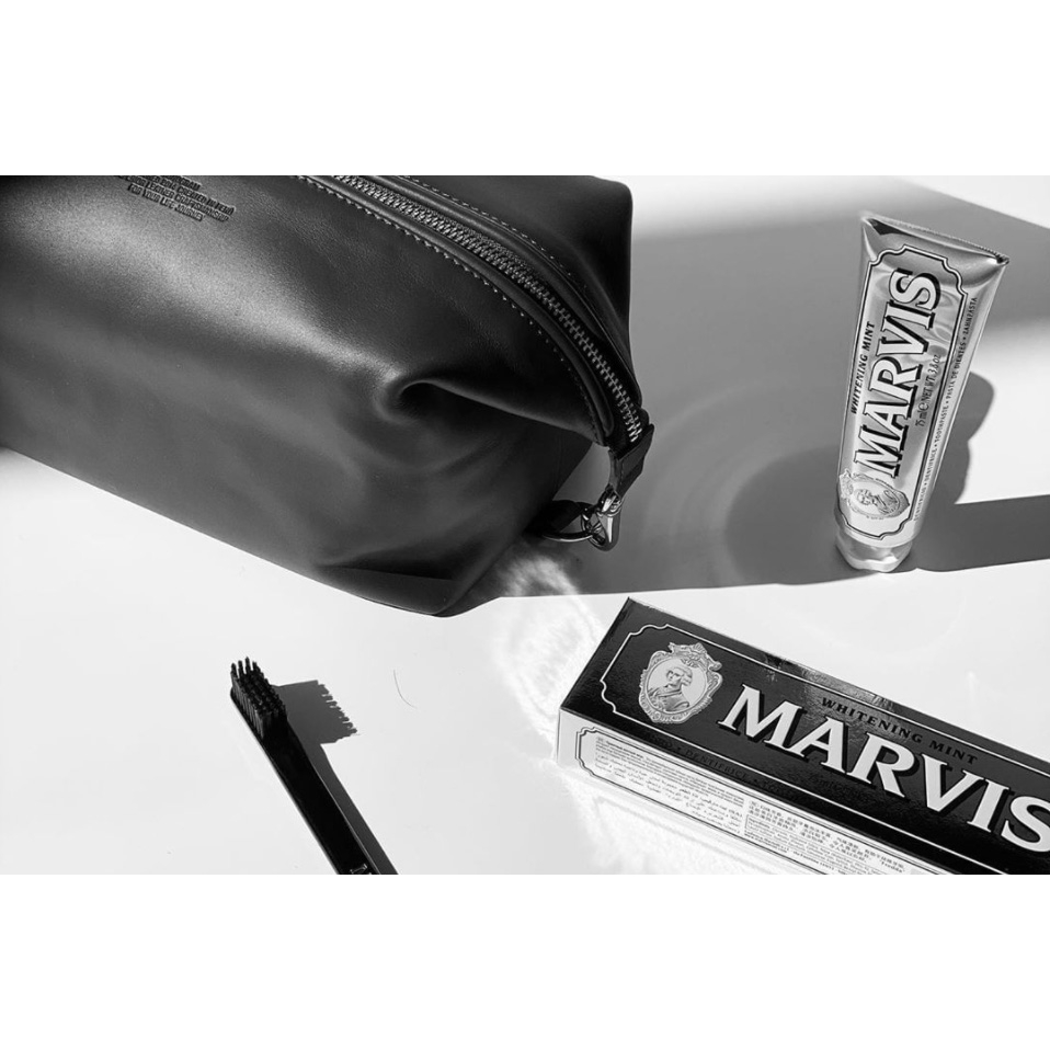 Kem Đánh Răng Marvis Whitening Mint 85ml màu trắng