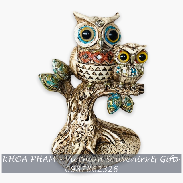 Bộ đôi chim cú mèo đậu cành cây cao thấp