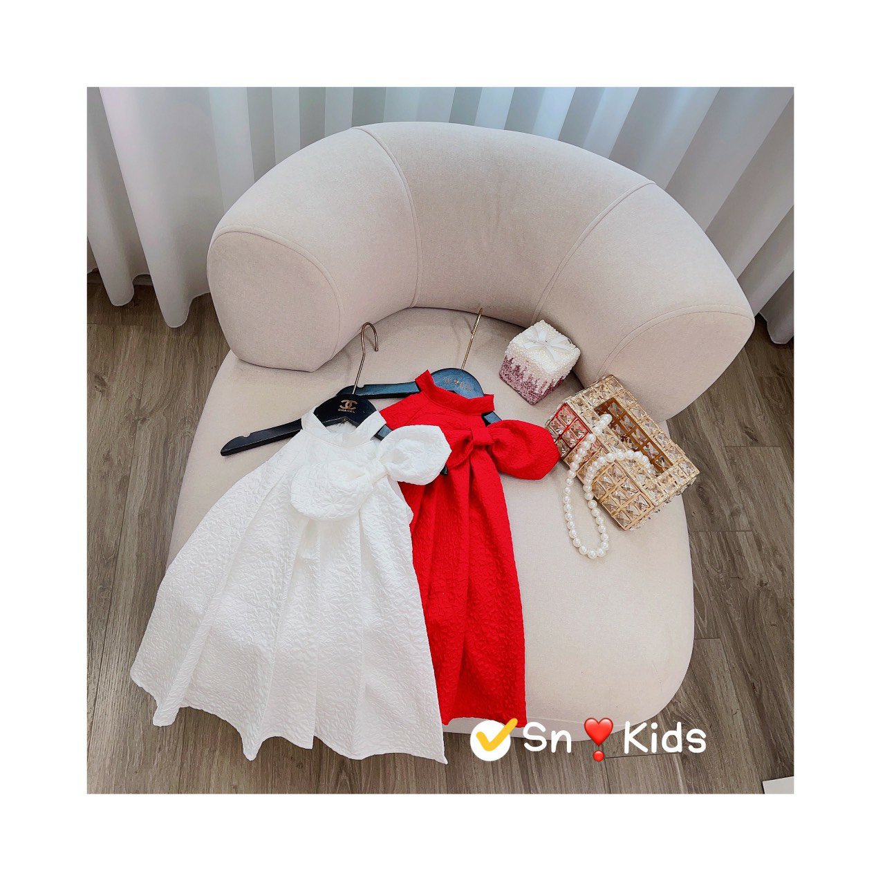 VÁY XỐP CỔ YẾM NƠ LỆCH VAI (10-30KG)