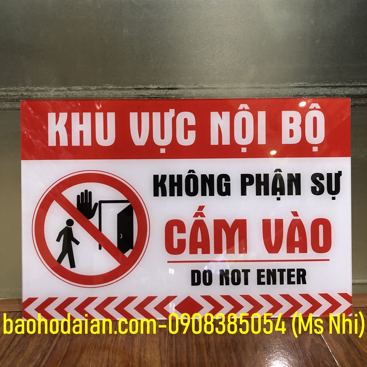 Biển báo khu vực nội bộ không phận sự cấm vào chất liệu mica KT20x30cm
