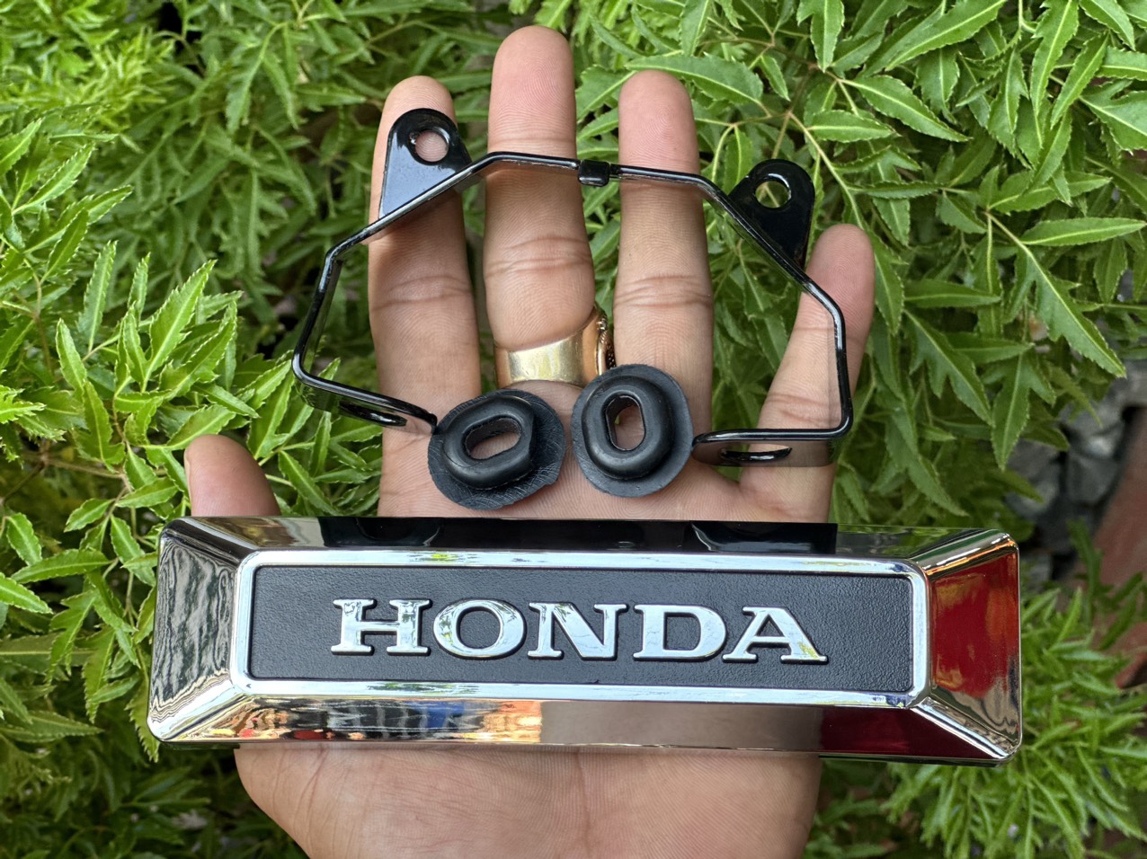 Logo Honda gắn phuộc trước xe 67, CD, CL...