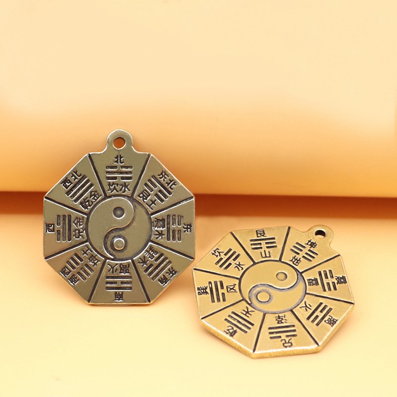 Tượng Nhỏ Phong Thủy Bằng Đồng Kiểu Dáng Bát Quái Âm Dương (Kích Thước: 3.1 x 3.6cm)