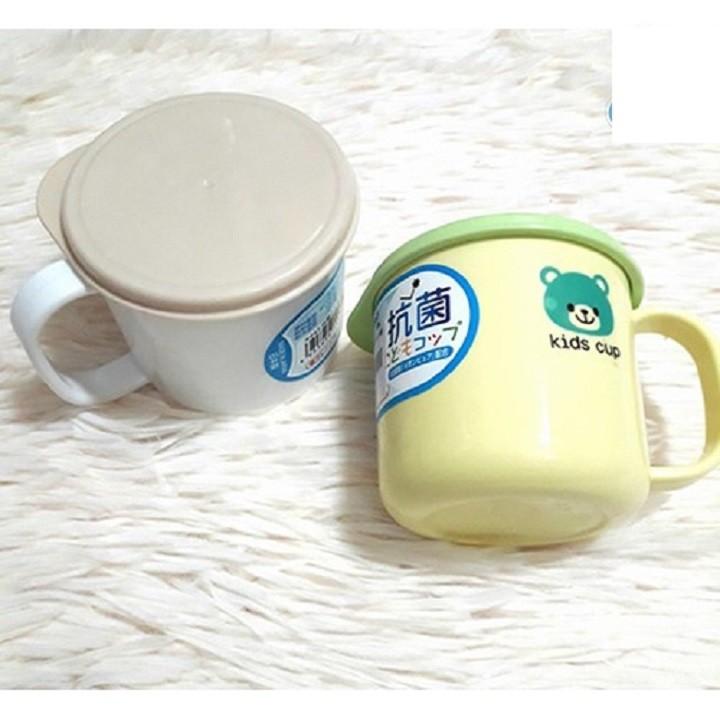 Cốc uống nước của Nhật Bản có nắp đậy cho trẻ em 200ml