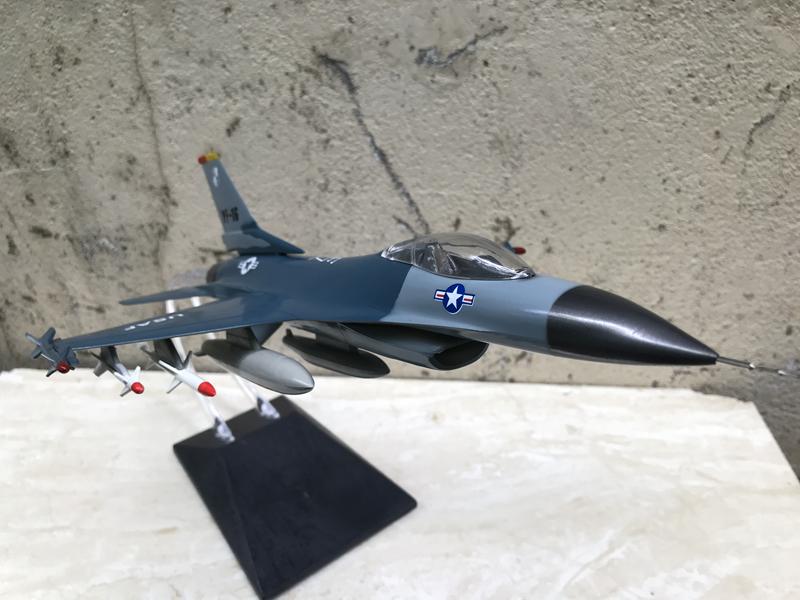 [HCM]Mô hình Máy báy Tiêm kich F-16. 1:72-ABS