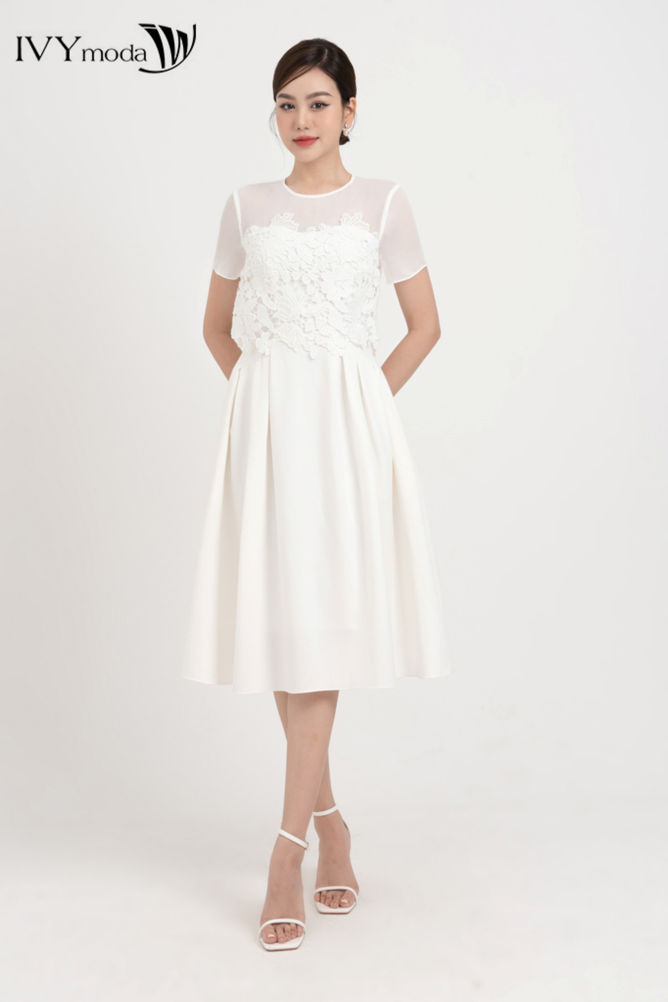 Đầm xòe phối ren hoa IVY moda MS 48M8352