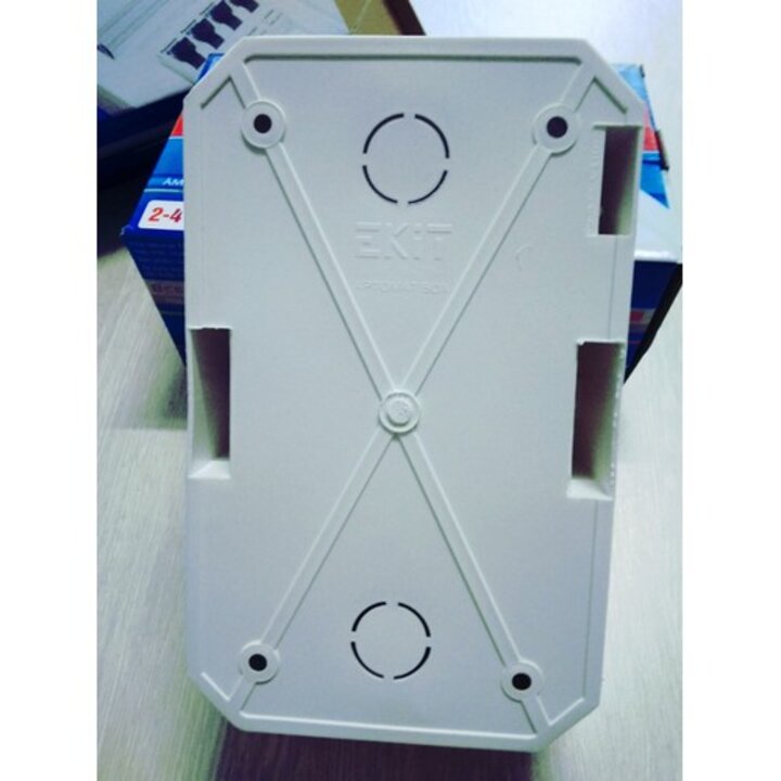 Vỏ Tủ Điện Âm Tường 2-4 MCB - EKIT ( Chứa Tối đa 2 Át đôi hoặc 4 Át đơn)