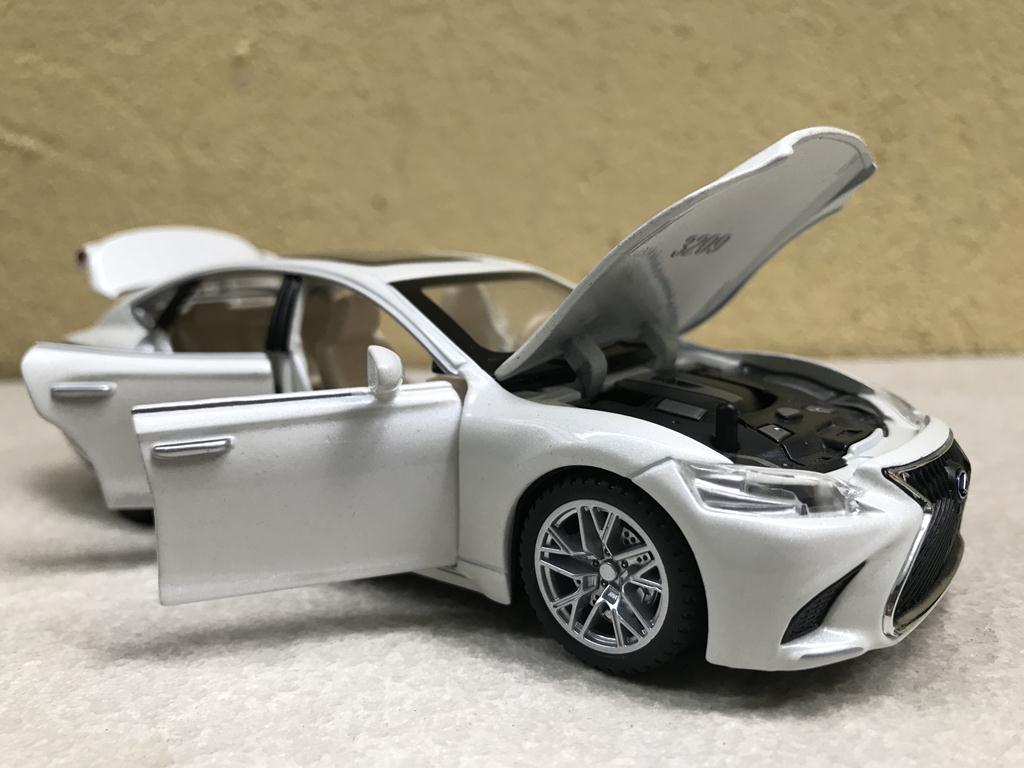 Mô hình xe ô tô LEXUS LS500h - 1:32