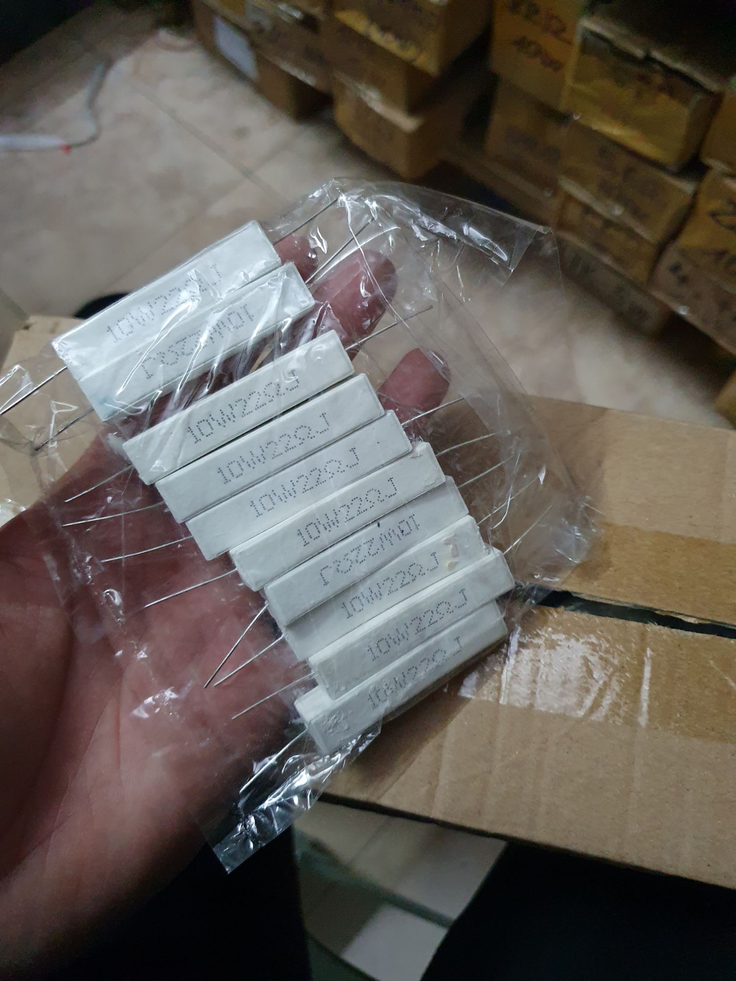 trở sứ 22 ôm 10w giá bán 10 con