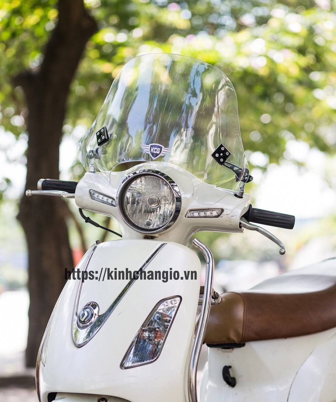 Kính Chắn Gió Xe ATTILA - KC500AT