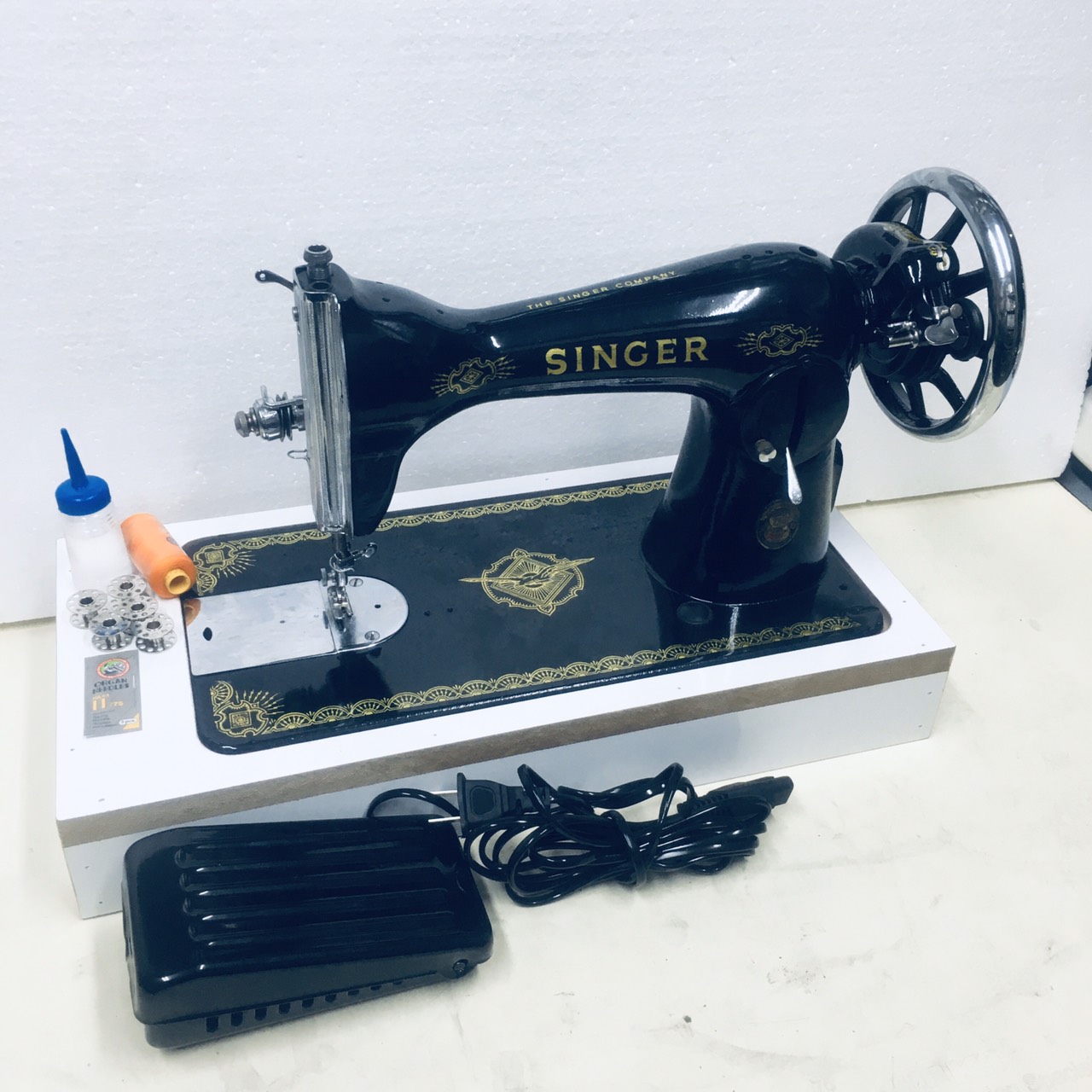 BỘ MÁY MAY GIA ĐÌNH ĐẾ GỖ NHỎ GỌN