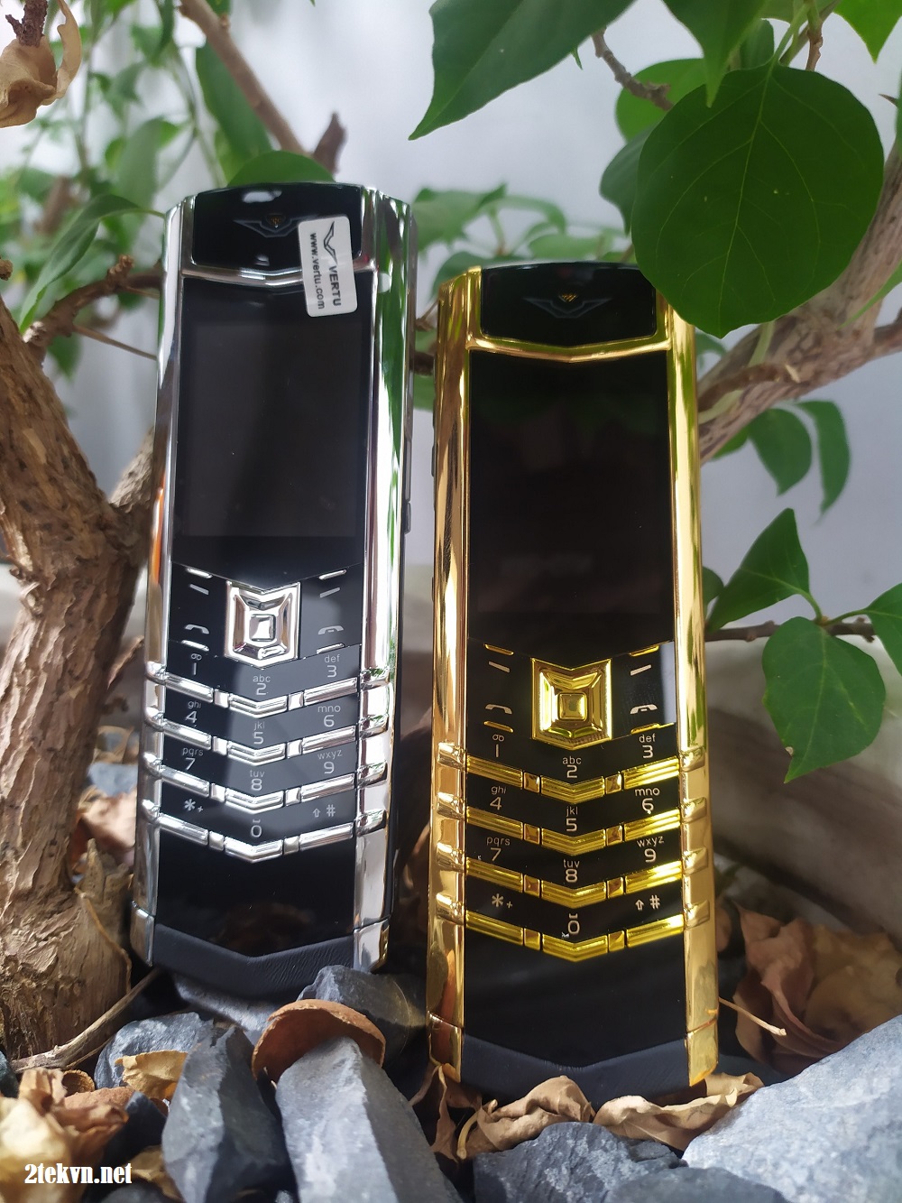 Điện thoại độc lạ Vertu vetu K8 lưng đá pin khủng giá rẻ