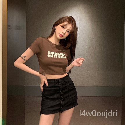 Áo thun croptop in chữ thời trang
