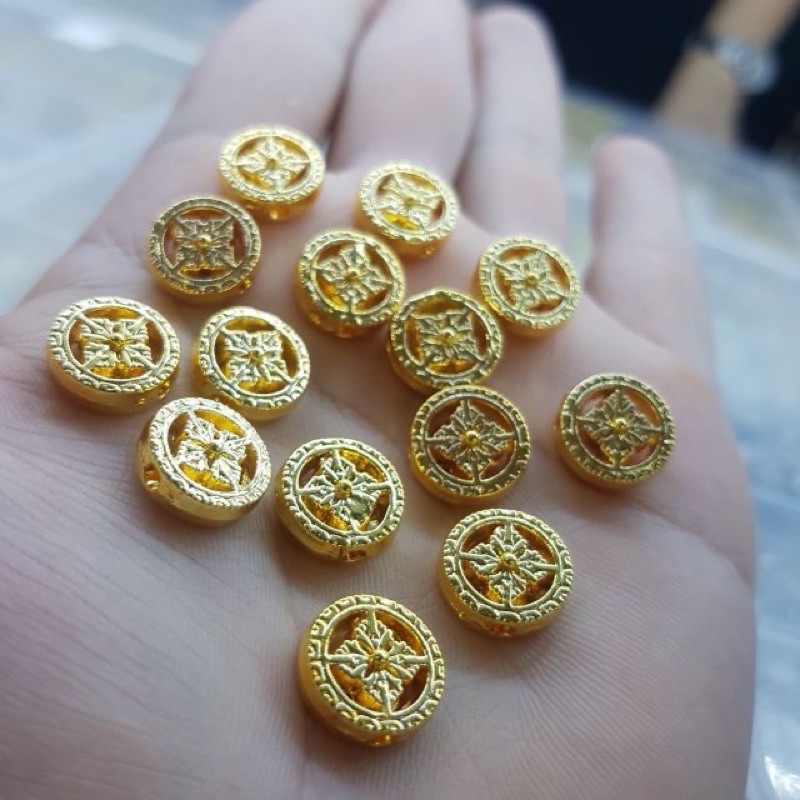 Bánh xe pháp luân bạc ta mạ vàng