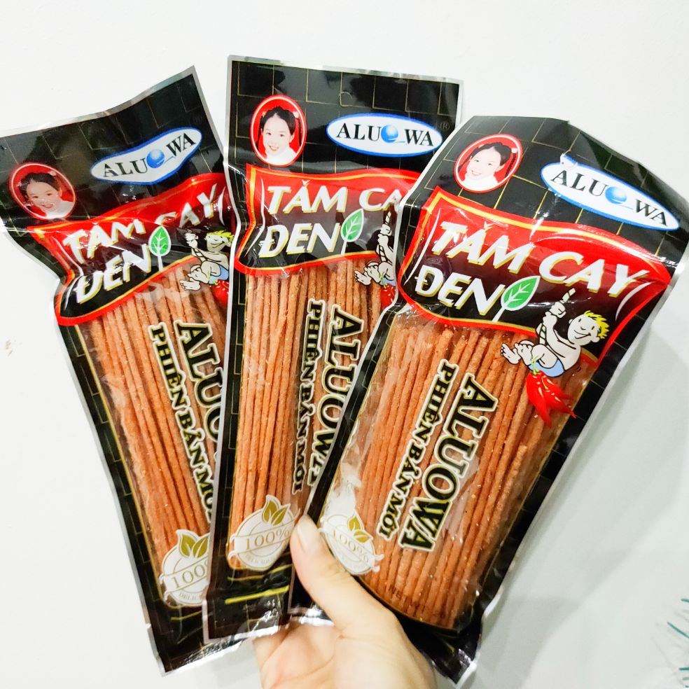 4 Gói bim tăm cay đen ăn là mê