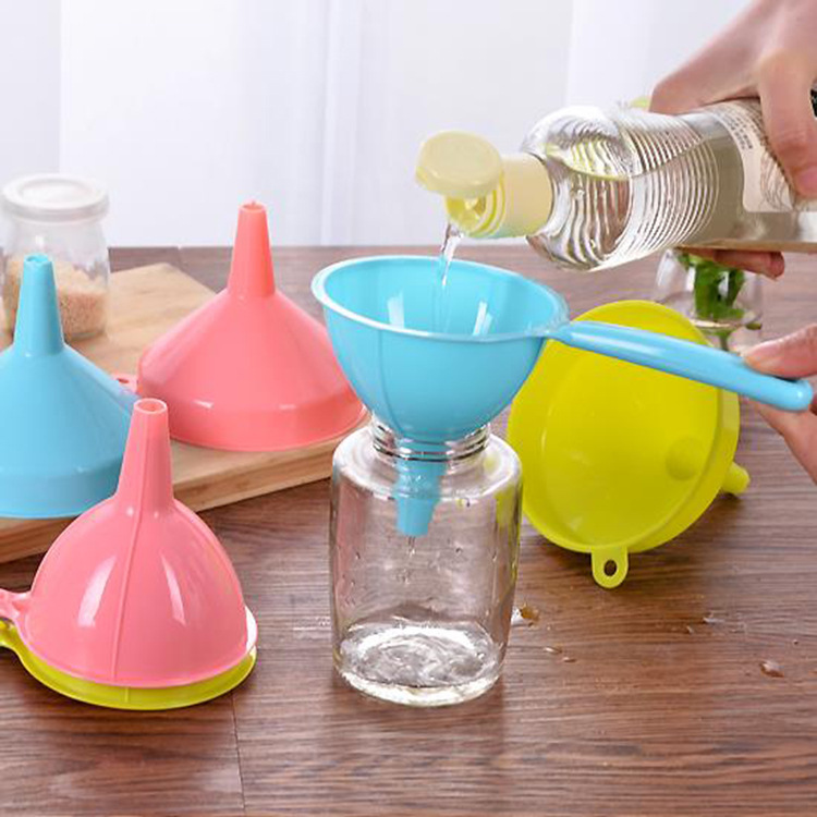 Phễu rót chất lỏng bằng nhựa cán dài tiện lợi