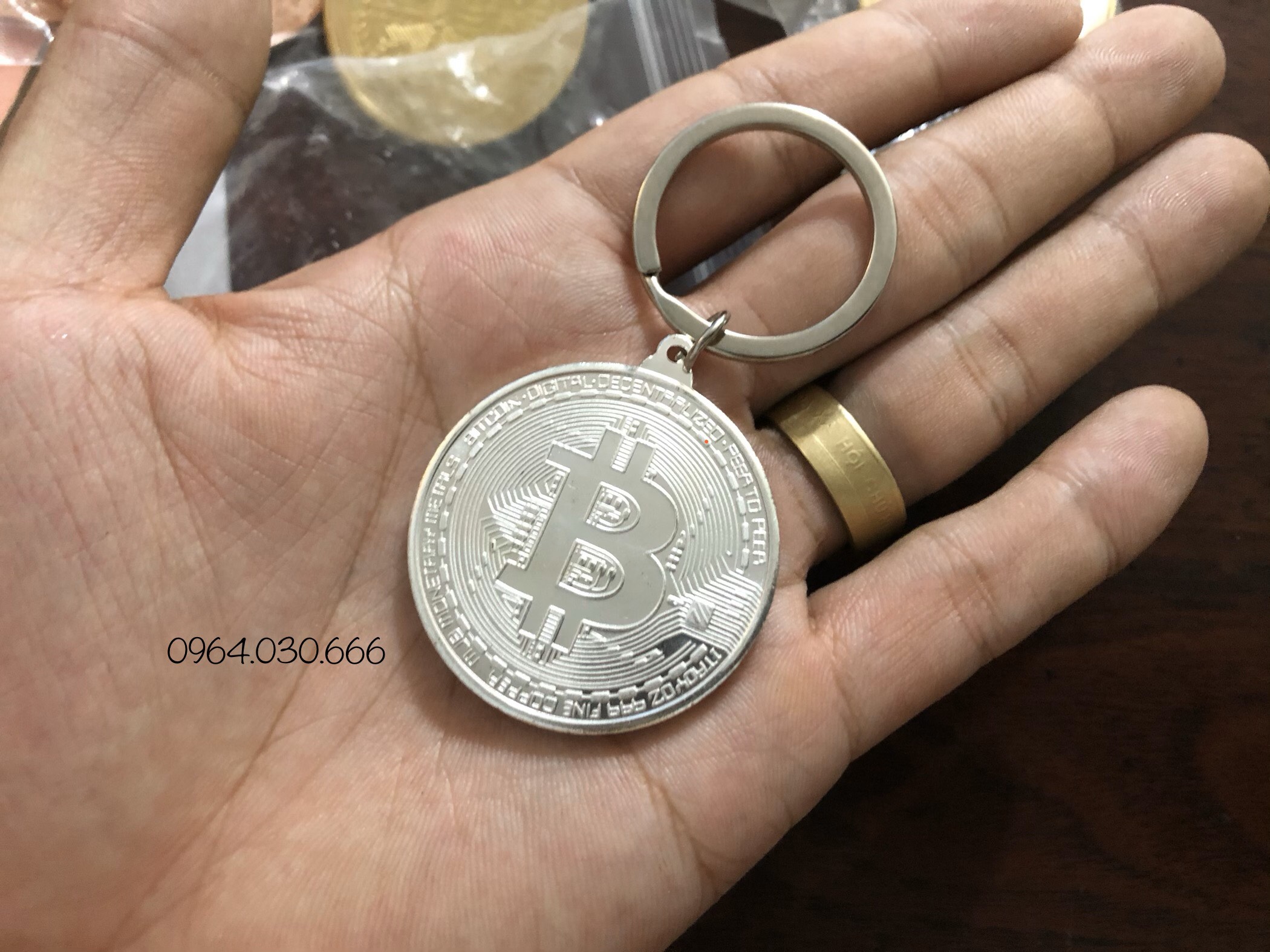 MÓC KHÓA Đồng Bitcoin Mạ bạc, độc đáo, sang trọng, lạ mắt