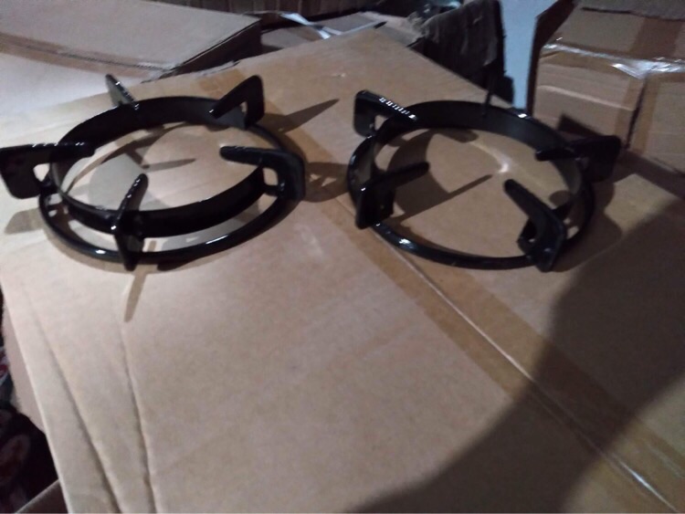 2 chiếc kiềng men bếp gas