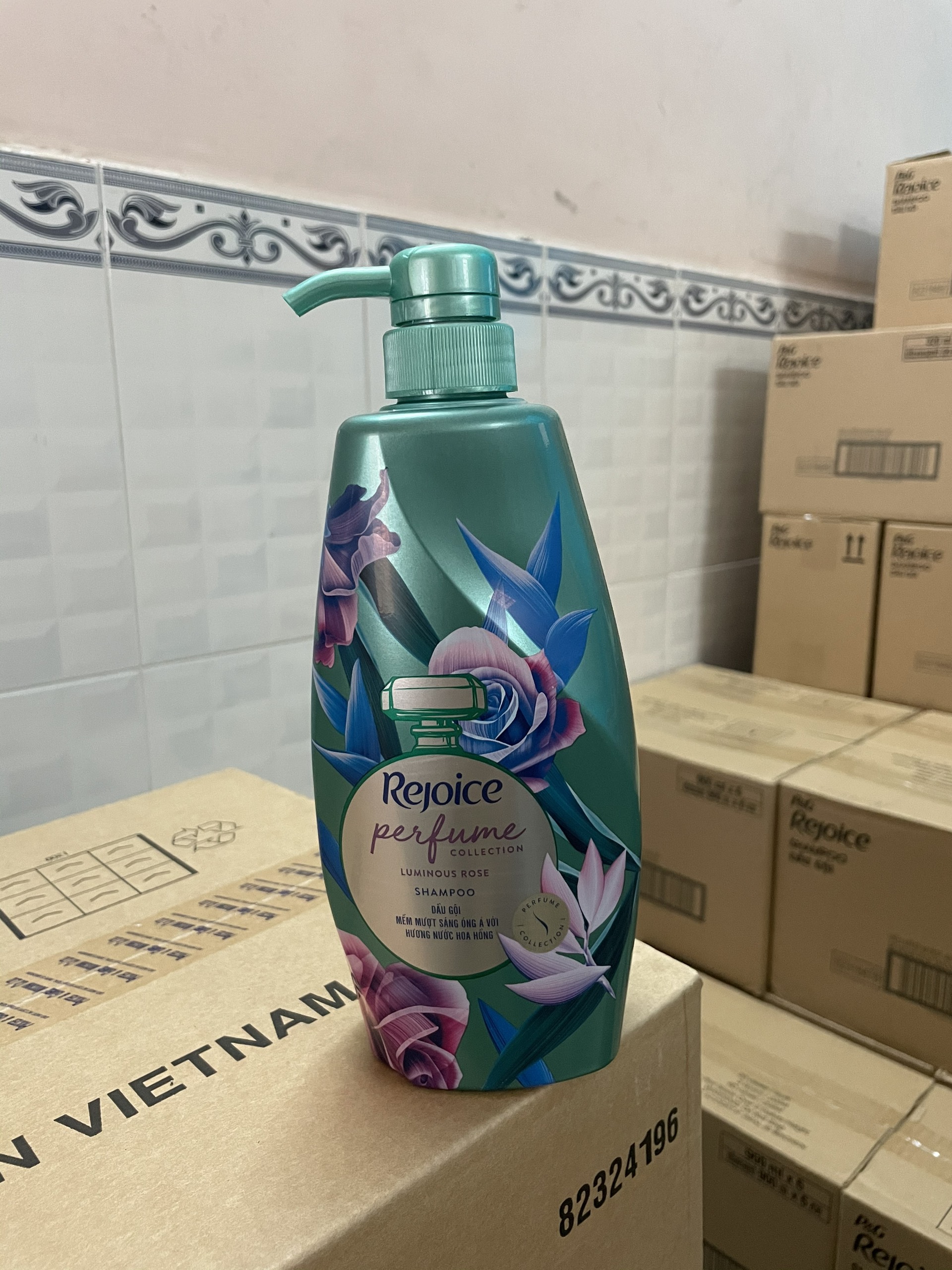 DẦU GỘI REJOICE HOA HỒNG  650G