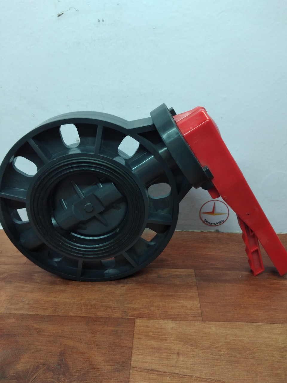 Van bướm mặt bích tay gạt phi 114