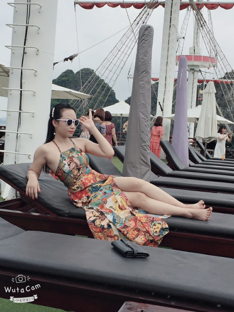 Đầm maxi họa tiết thổ cẩm xẻ tà