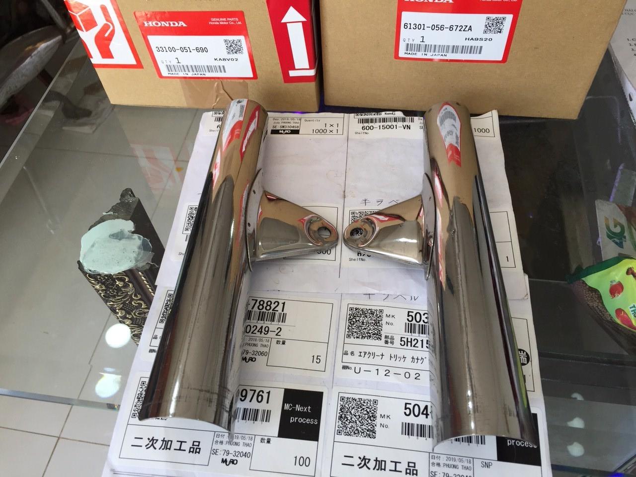 cặp tai thỏ xe 67 -72 bằng inox hít (sắt xi inox)