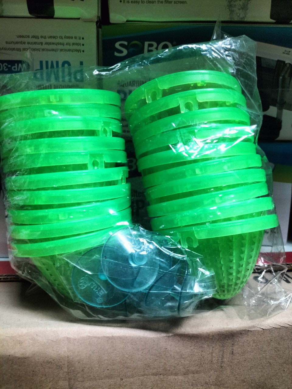 Phễu đựng trùn chỉ cho cá cảnh