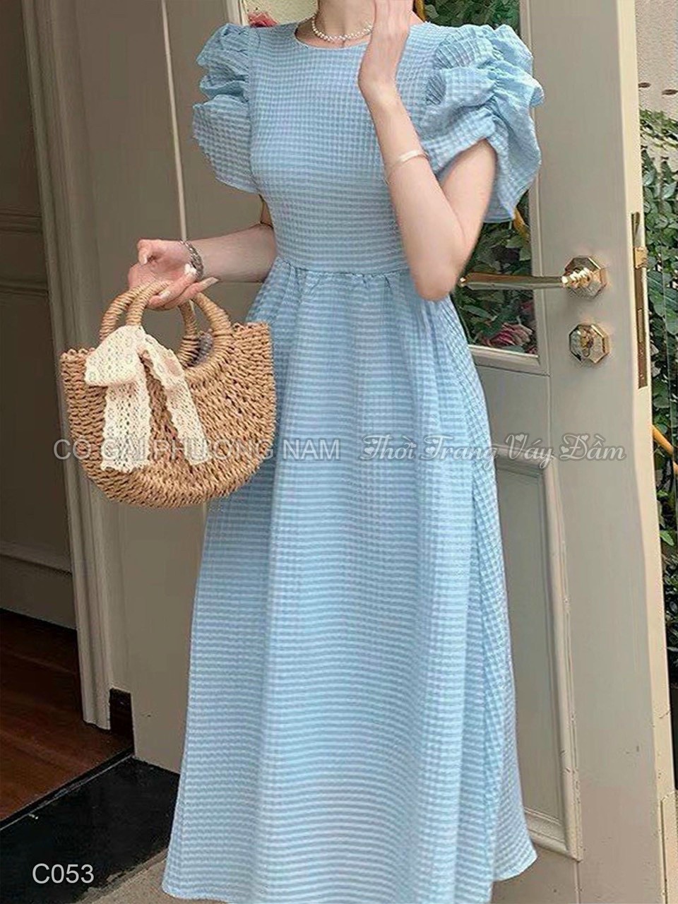 Đầm thời trang nữ mặc đi chơi chất xô y mẫu cổ tròn tay bóp phồng to váy suông qua gối maxi