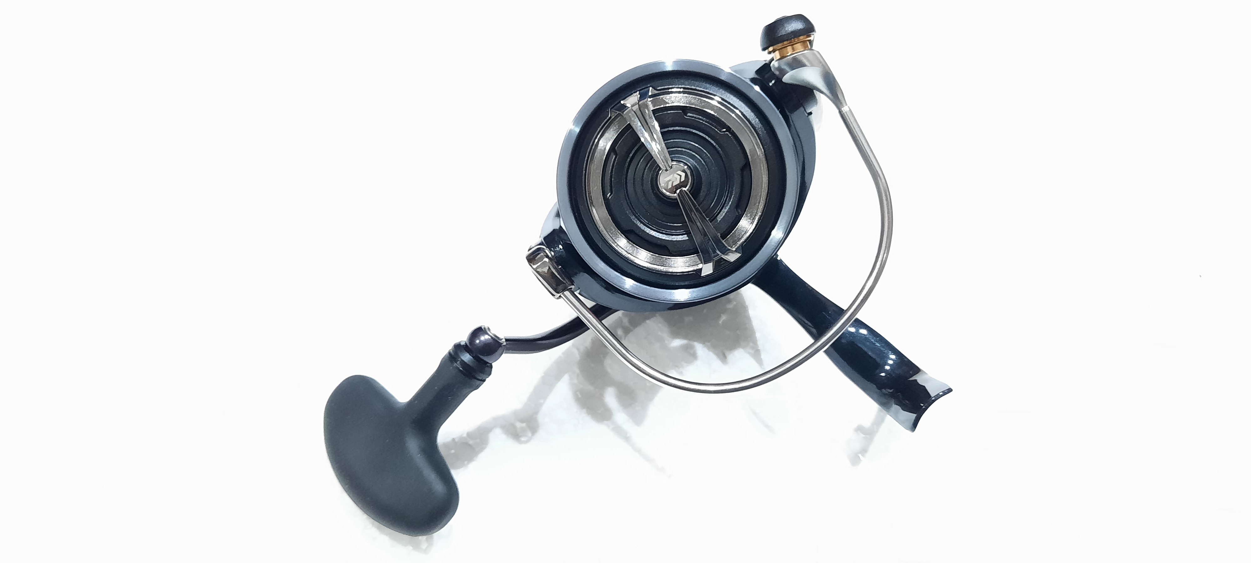 MÁY CÂU CÁ DAIWA REVROS TG LT