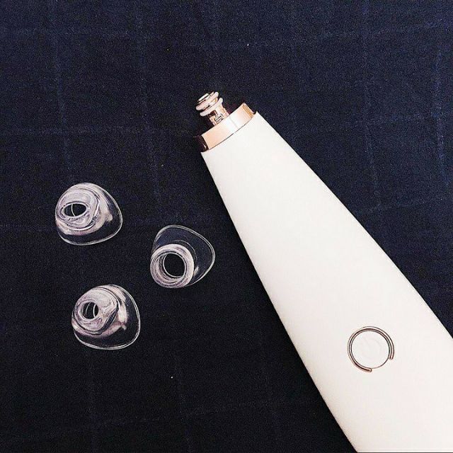 Máy hút mụn đầu đen mini cầm tay