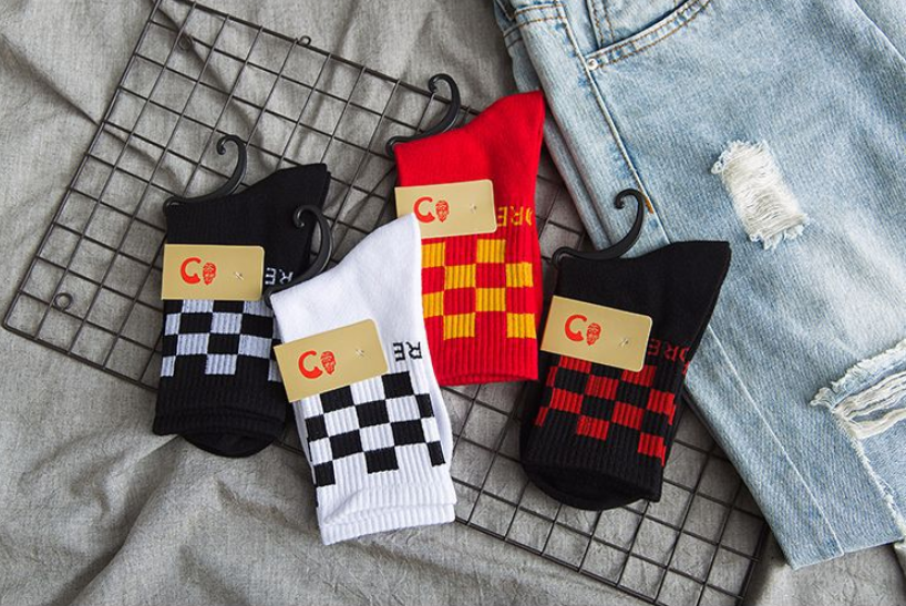 Set 2 Đôi Tất Cao Cổ Kẻ Caro Siêu Cá Tính