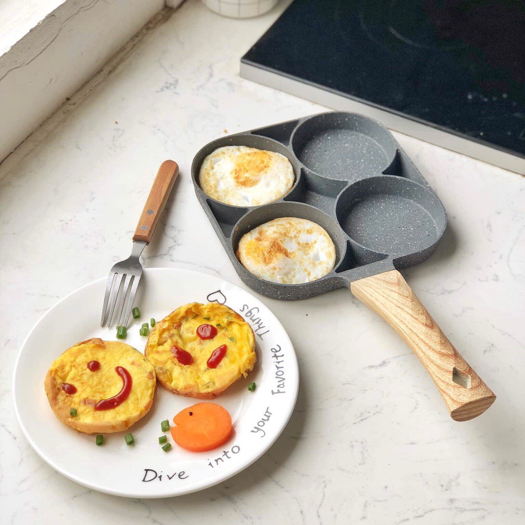 [HCM]Khuôn Chảo Chiên Rán Trứng Làm Bánh 4 Ngăn 4 Lỗ Tay Cầm Gỗ