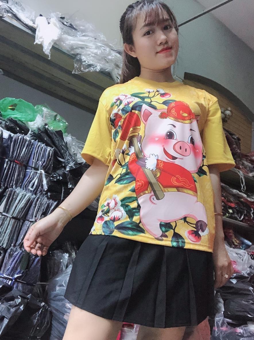 Áo thun nữ in hình heo vàng may mắn