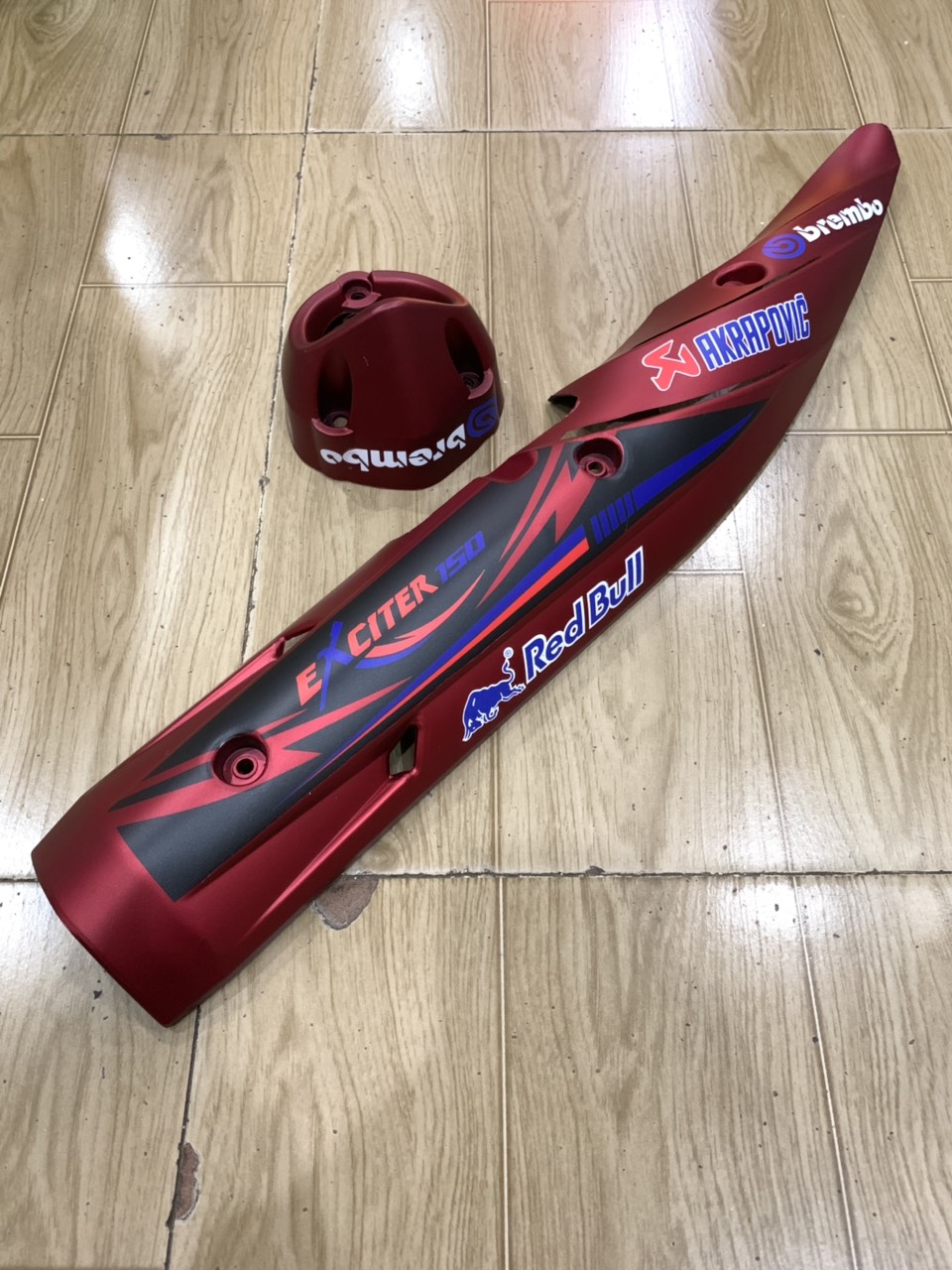 ốp pô và chụp đích pô exciter 150 màu đỏ nhám mẫu xoắn