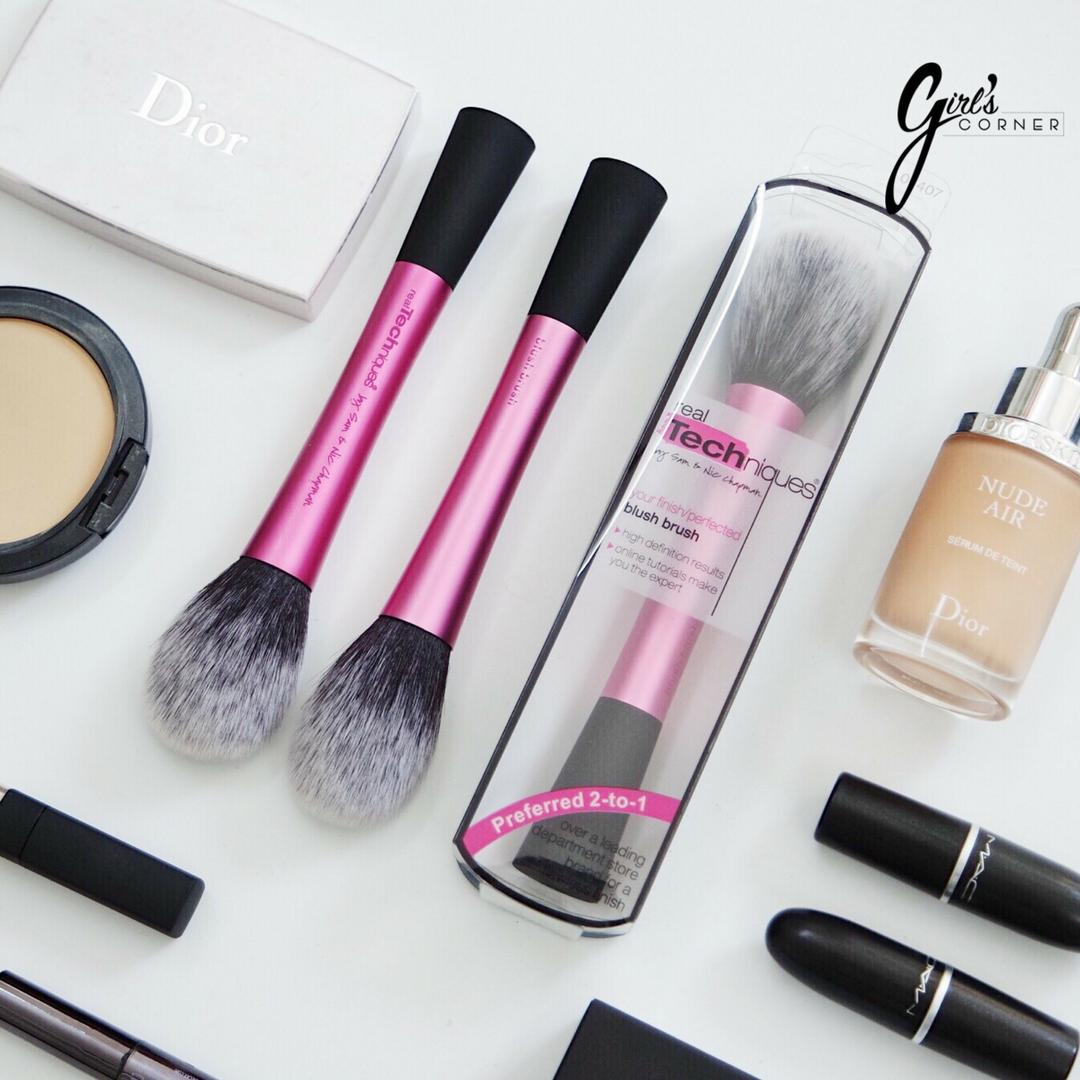 Cọ má hồng Real Techniques ( Brush Blush)