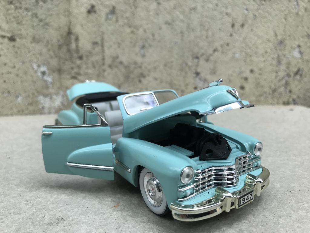 Mô hình xe cổ Cadillac Series 62 1947 - 1:32
