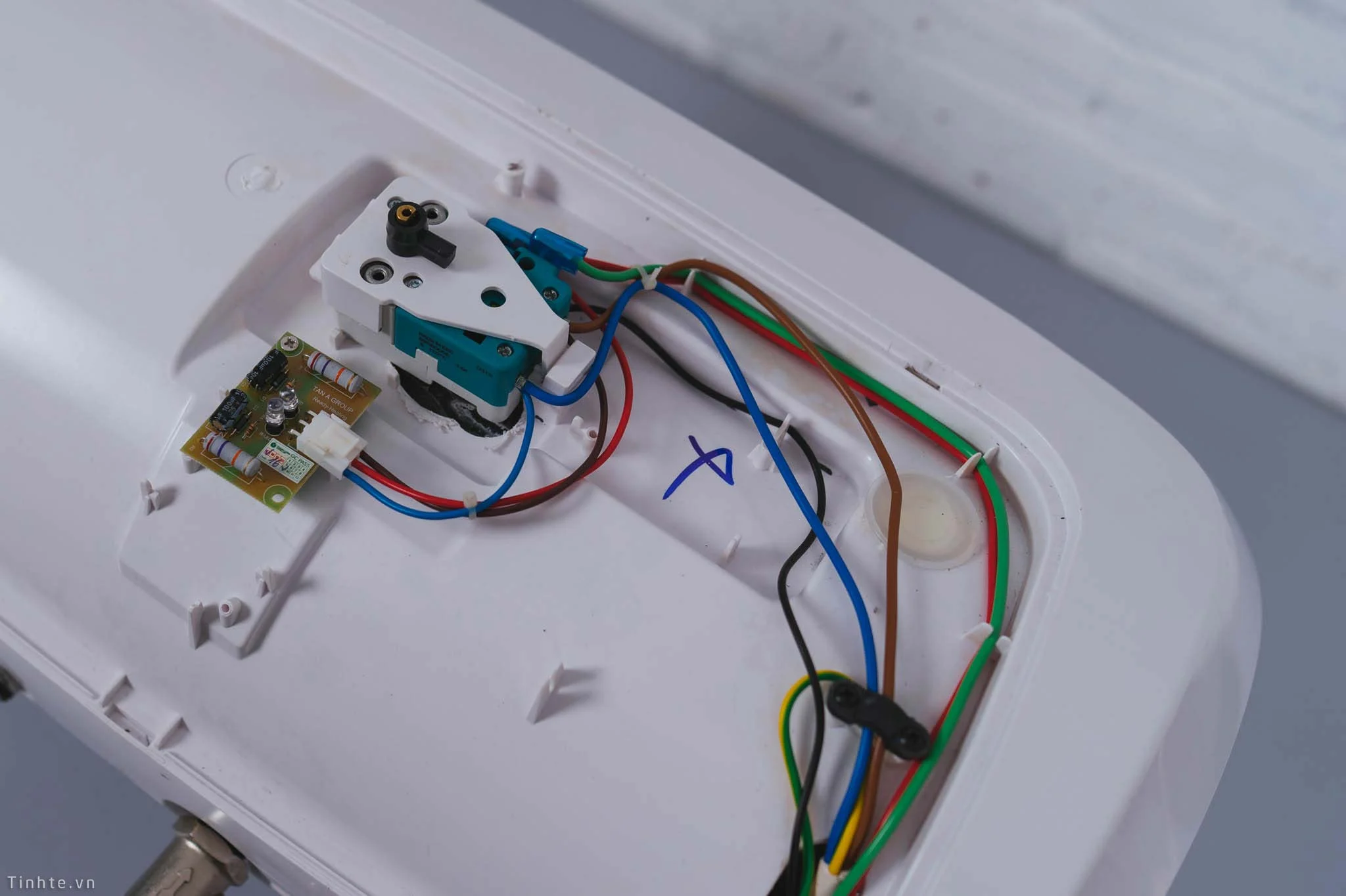 Dây Rắc Đèn Bình Nóng Lạnh Ariston