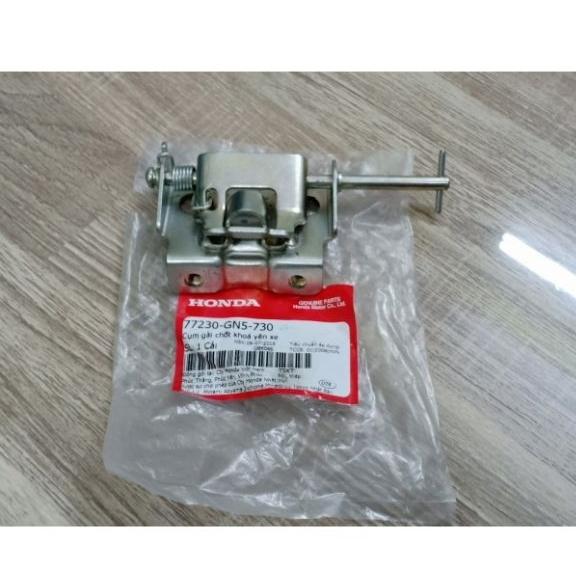 Cụm gài chốt khóa yên xe Dream