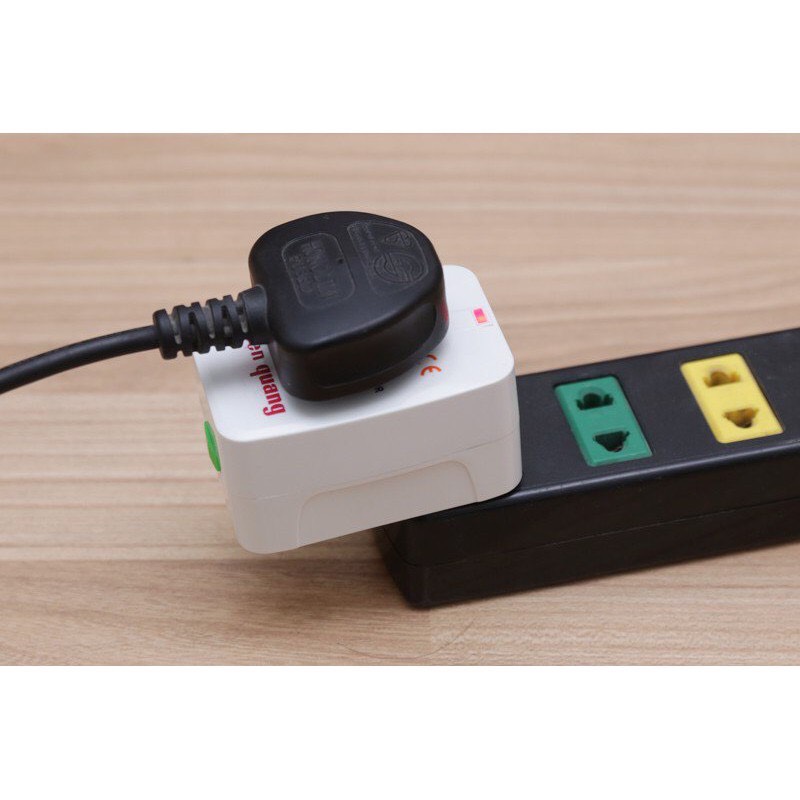 Ổ cắm điện du lịch đa năng Điện Quang (Adapter)