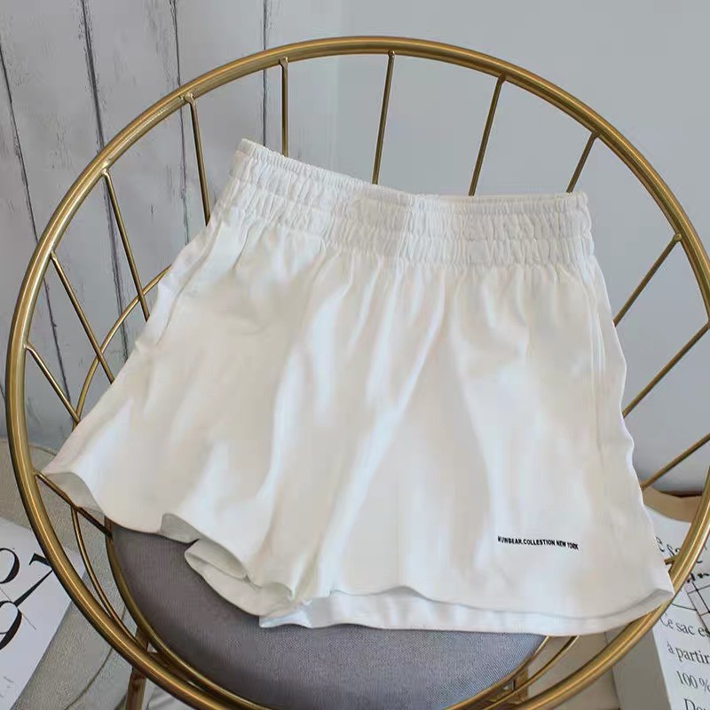 Quần đùi sporty thêu chữ
