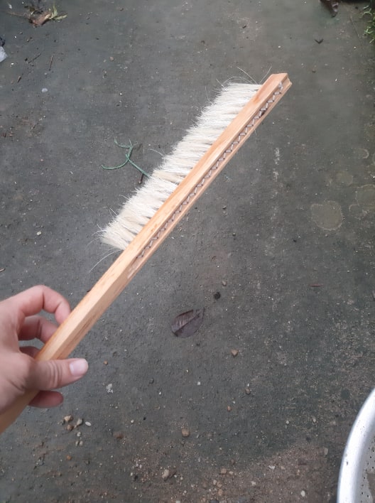 Chổi quét ong mật, chổi vệ sinh thùng ong mật