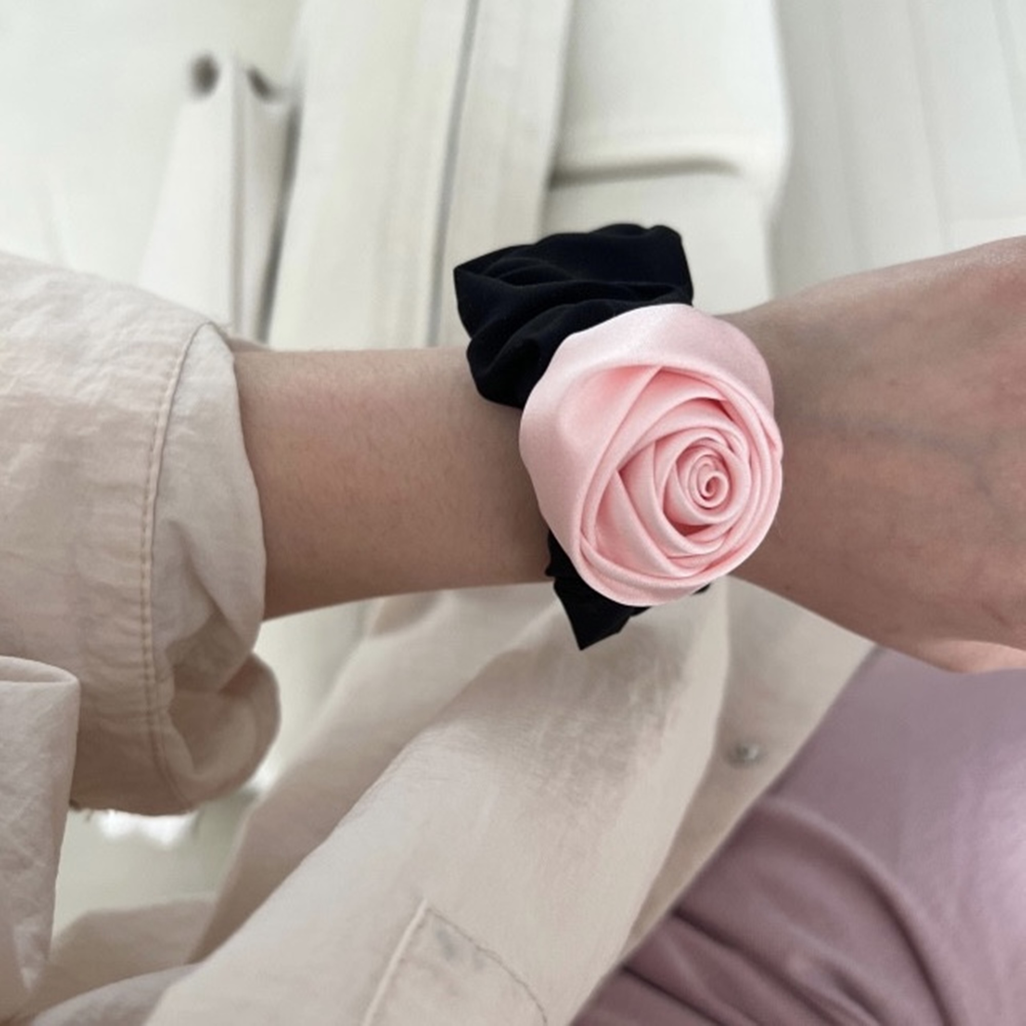Cột tóc vải hoa hồng sang trọng Modleaf Rose queen tie Hàn Quốc